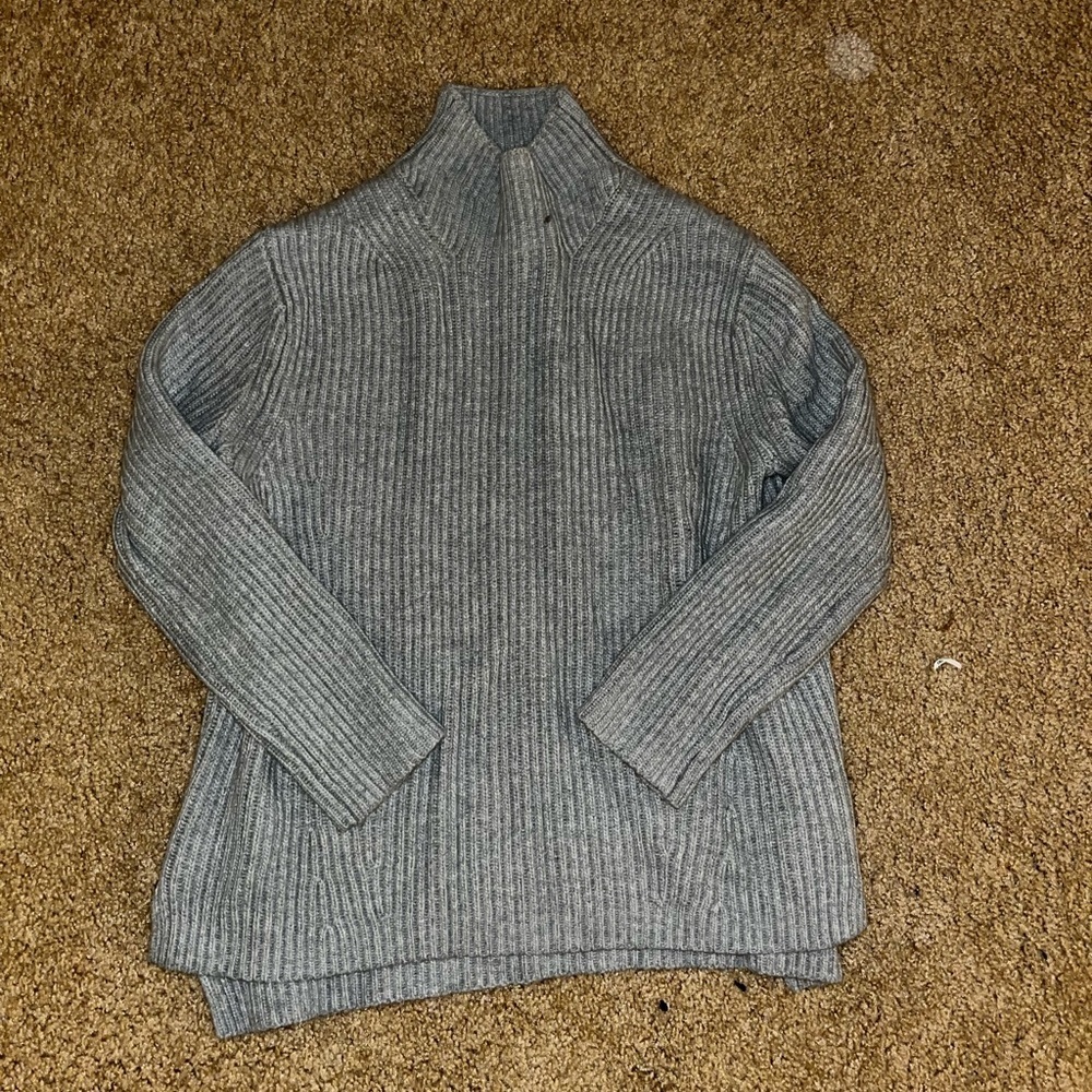 Medium gap gray turtleneck sweater